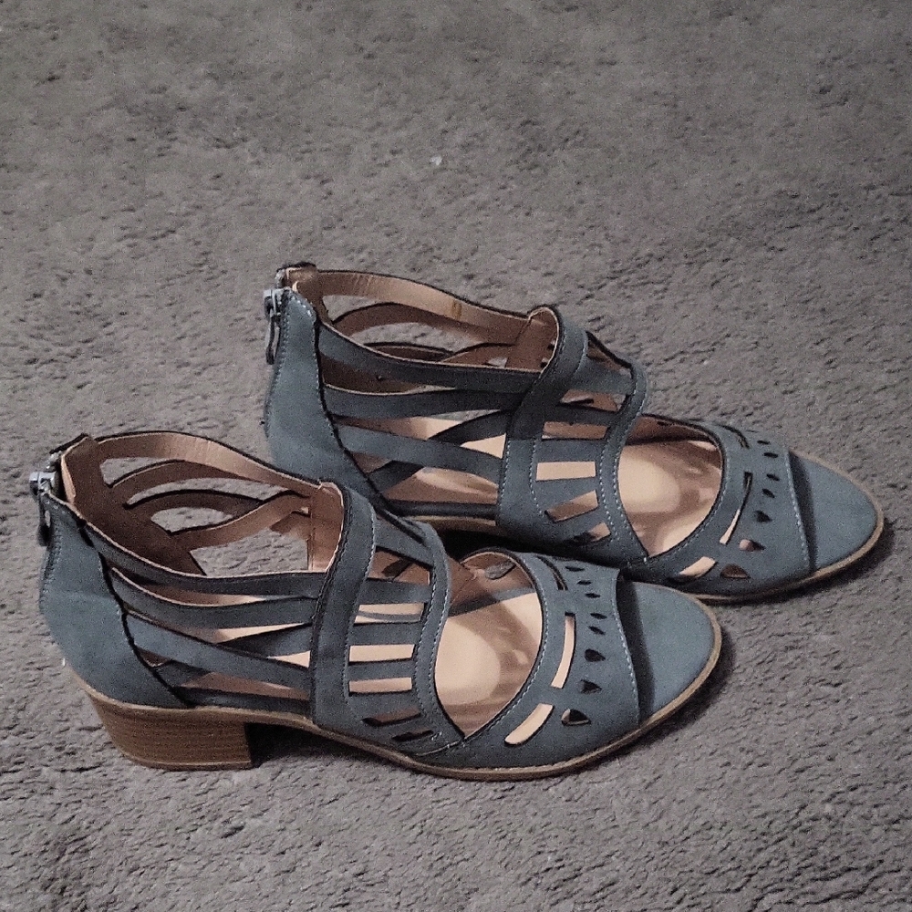 Journee Collection Women's Gray Sandals